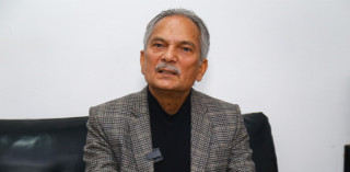 सरकार परिवर्तनको चर्चा चल्न थाल्नु विडम्बनापूर्ण : बाबुराम