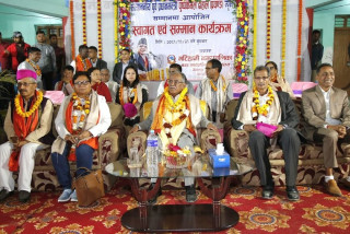 बालेनको पुर्ख्यौली घरमा पुगे प्रचण्ड