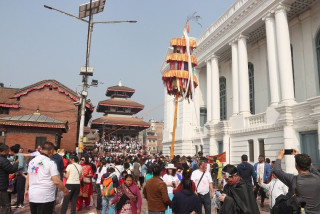 सभ्य बन्दै  होली : अनुमति विना रङ दलिदिने र पानी खन्याइदिने  दृश्य बिरलै