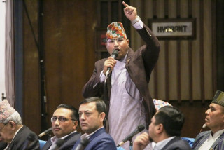 प्रजातन्त्र नमासिने गरी राष्ट्रपतिको ठाउँमा राजा ल्याइन्छ: सांसद शाही