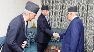 आज सिंहदरबारमा भेटवार्ता गर्दै ओली, देउवा र दाहाल