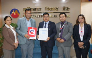 मुक्तिनाथ विकास बैंक र साउथवेस्ट्रन बिजनेश कलेजबीच सम्झौता पत्रमा हस्ताक्षर