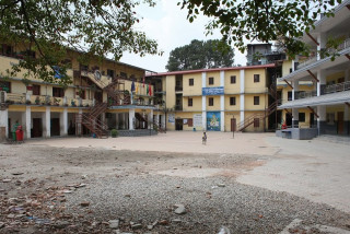 १६ दिनदेखि शिक्षकहरूको आन्दोलन जारी,   देशभरका सामुदायिक विद्यालय बन्द