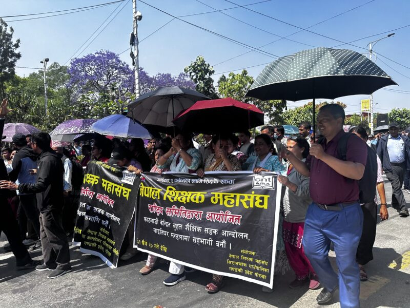 शिक्षकहरूको नारा: शिक्षामन्त्रीले राजीनामा दिँदैमा हामी घर फर्कन्नौँ