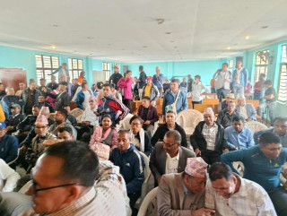 शिक्षक र सरकारबिचको सहमतिबारे जानकारी दिन आयोजित कार्यक्रममा पदाधिकारीबीच चर्काचर्की