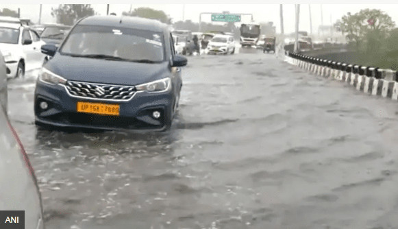 भारी वर्षाले घर भत्किँदा चार जनाको मृत्यु