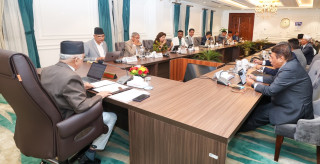 एक घण्टा ओली र देउवा छलफल गरेपछि मन्त्रिपरिषद् बैठक सुरू