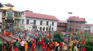 आज श्रावणको तेस्रो सोमबार, पशुपतिनाथलगायत देशभरका शिवालयमा भक्तजनको भीड