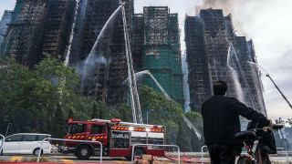 हङकङ आगलागीमा बचेको भवनका बासिन्दालाई सामान सार्न ९० मिनेटको समय