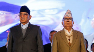 ओली–प्रचण्ड सहमतिमा असन्तुष्ट माधव नेपाललाई फकाउन प्रचण्ड कोटेश्वरमा