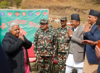 हिमाली जिल्लाका मतदातासँग प्रधानमन्त्रीले भनिन्- देशको भविष्य कोर्ने चुनाव हो यो, मतदान गरिदिनुहोला