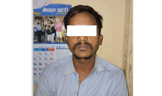 कारागार तोडेर फरार भएका कैदी  चोरी गर्दा पक्राउ