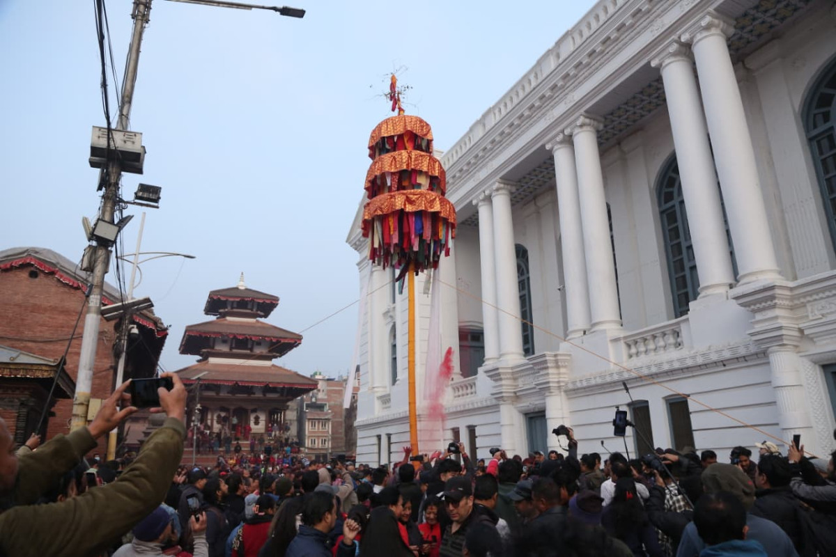 होली शुरुः हनुमानढोकामा तीनतले चीर ठड्याइयो (तस्बिरहरू)