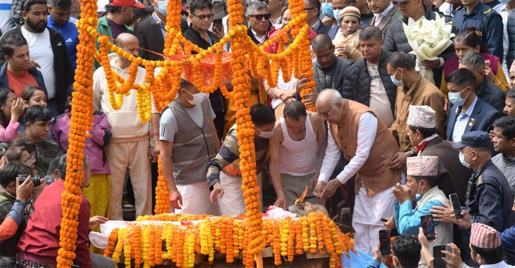 ओली पिता मोहनप्रसादको पशुपति आर्यघाटमा अन्त्येष्टि