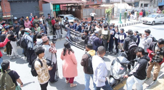 इनिशा विकलाई न्यायको माग गर्दै माइतीघरमा प्रदर्शन (तस्बिरहरु)