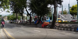 माइतीघरमा राखिएका टेन्ट हटाइयो, थापाथलीतर्फको सडक खुल्यो