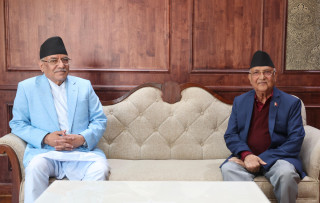 ओली–प्रचण्ड चुनावी सहकार्यको तयारी, पछि सारियो महाधिवेशन